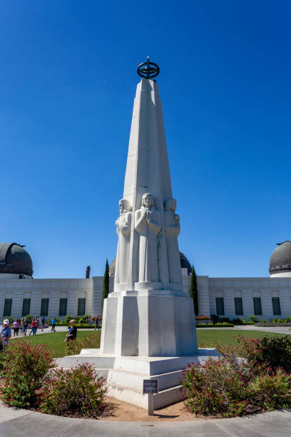 observatório griffith em los angeles, califórnia, eua - griffith park observatory sundial griffith park california - fotografias e filmes do acervo