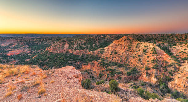 lever de soleil à palo duro canyon, tx. - arid climate travel destinations canyon dawn photos et images de collection