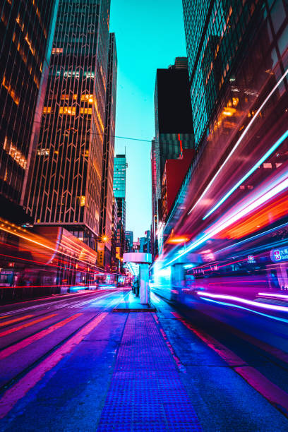 percorsi di traffico a financial district - hong kong night motion city foto e immagini stock