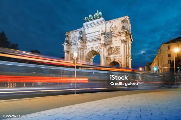 Illuminated Victory Gate In Munich At Blue Hour Stock Photo - Download Image Now - Munich, Night, Siegestor