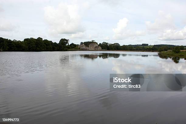 Carew Tidal Mill Пембрукшир Утреннее Небо — стоковые фотографии и другие картинки Без людей - Без людей, Внешний вид здания, Водяная мельница