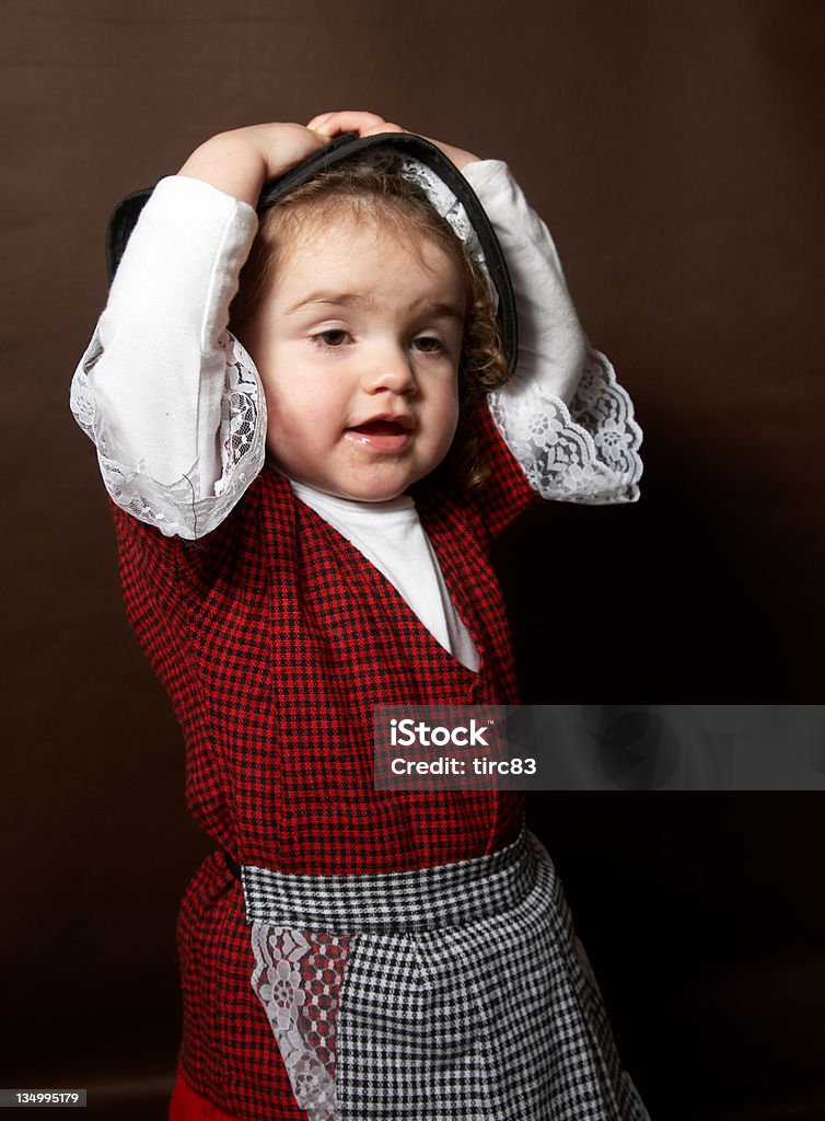 Dois anos menina em trajes tradicionais Welsh - Foto de stock de 2-3 Anos royalty-free