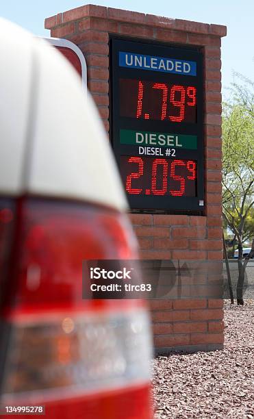 Цены На Бензин — стоковые фотографии и другие картинки Автомобиль - Автомобиль, Без людей, Бензин