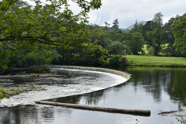ホースホーの風景の景色は、ディー川のウェールズのランゴレンに落ちる。 t - dee river river denbighshire wales ストックフォトと画像