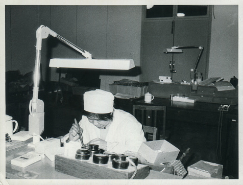 1980s Chinese female scientist working in laboratory monochrome old photo