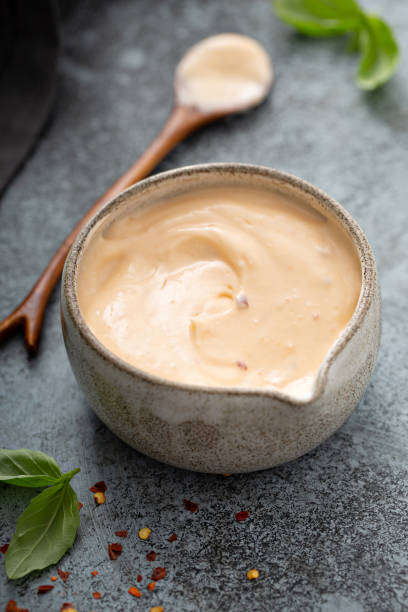 homemade creamy chili dip sauce or dressing - sauces dip ketchup mayonnaise imagens e fotografias de stock