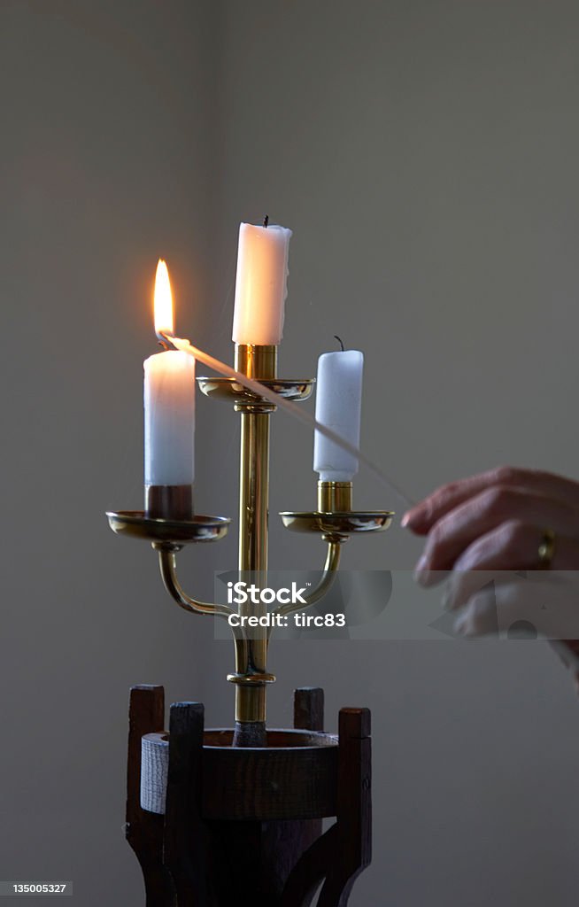 Один Церковь свеча, освещение - Стоковые фото Без людей роялти-фри