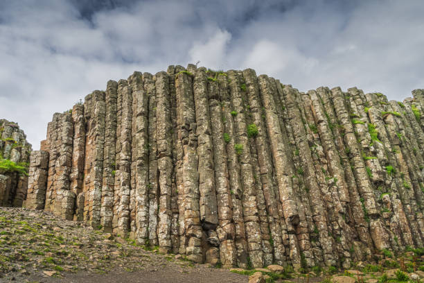 Wall of hexagonal rock formation, interlocking basalt columns in Giants Causeway, Northern Ireland Wall of hexagonal rock formation, interlocking basalt columns in Giants Causeway, Wild Atlantic Way and UNESCO world heritage, Northern Ireland giants causeway stock pictures, royalty-free photos & images