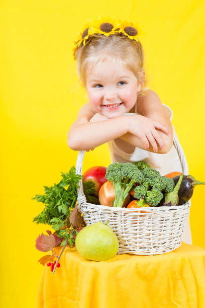 istock Child and healthy eating 1350076505