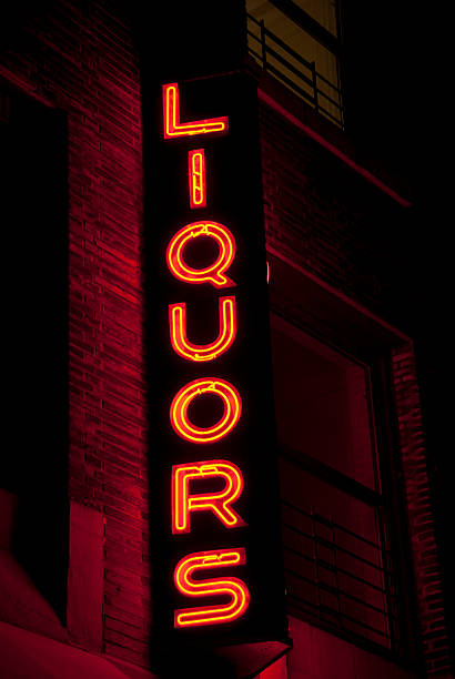 istock Liquor store neon sign 135015460