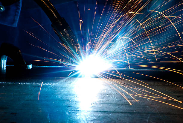 schweißen - welding sparks foto e immagini stock