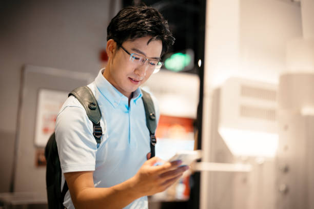 istock Asian businessmen paying with smartphone. 1350171241