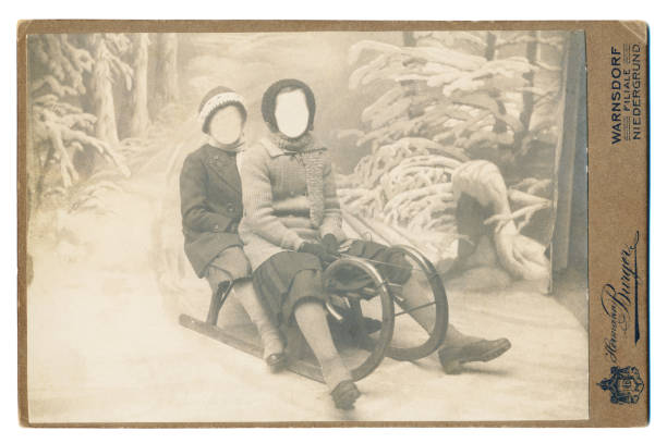 vintage fotografický portrét - zima fotky - stock snímky, obrázky a fotky