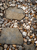 felsen-und-kies-im-garten-im-japanischen
