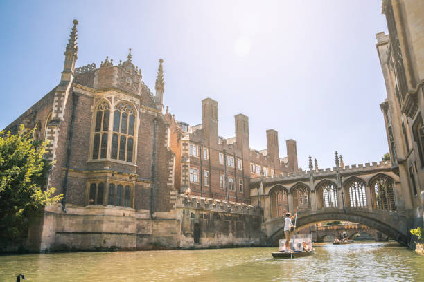 Cambridge,  River Cam and  bridge of Sighs Cambridge, UK - July 16, 2021: River Cam and  bridge of Sighs queens college stock pictures, royalty-free photos & images