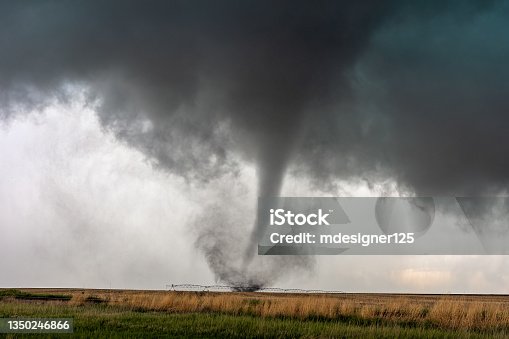 istock Supercell tornado 1350246866