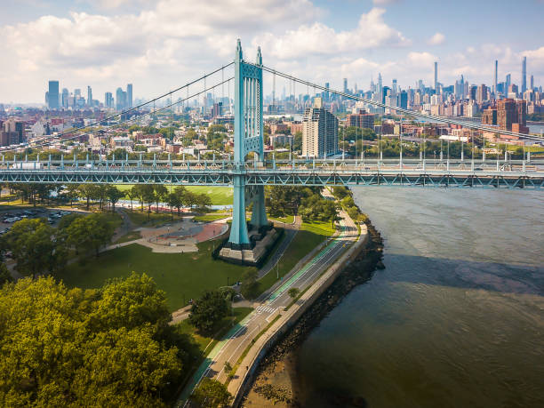 vista da ponte robert f. kennedy e manhattan em um dia brilhante - rio east - fotografias e filmes do acervo