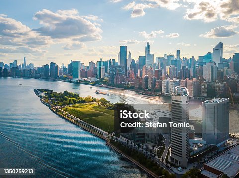 istock Aerial of Roosevelt Island and downtown Manhattan on a cloudy day 1350259213