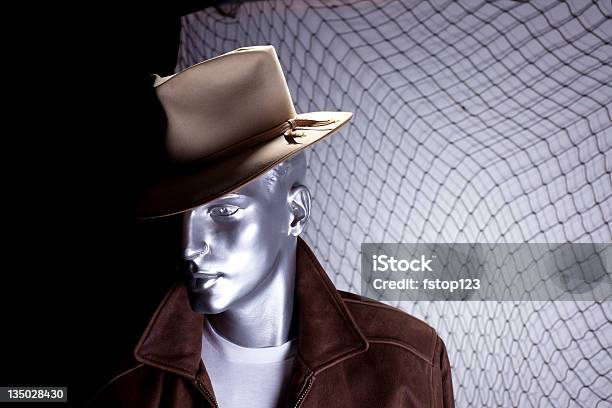 Hombre Con Sombrero Y Una Chaqueta De Vestir Foto de stock y más banco de imágenes de 1950-1959 - 1950-1959, 20 a 29 años, 25-29 años