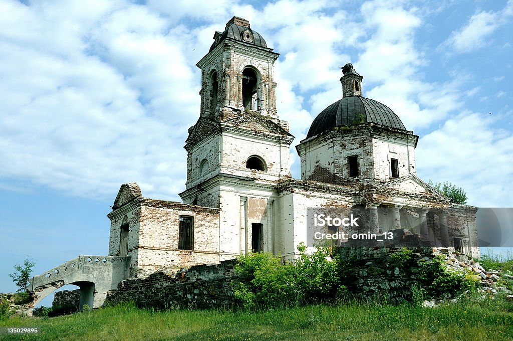 Antigua ruinoso templo de cheliábinsk región, con Rusia. - Foto de stock de Abandonado libre de derechos