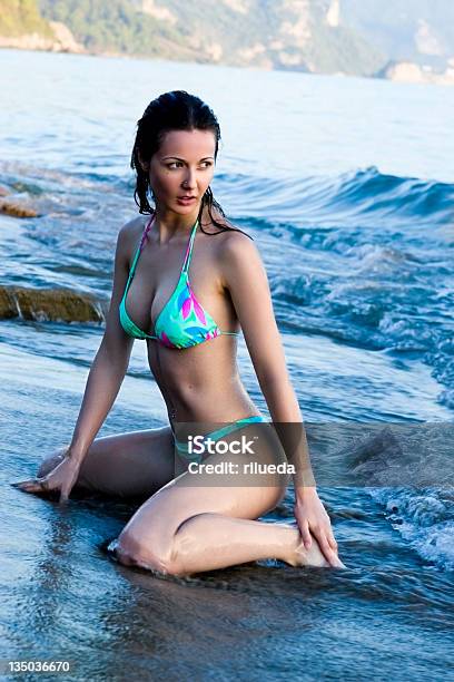 Sexy Mädchen Im Bikini Stockfoto und mehr Bilder von Aktiver Lebensstil - Aktiver Lebensstil, Attraktive Frau, Badebekleidung