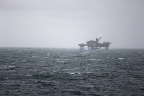 역외 플랫폼 - oil rig sea remote oil industry 뉴스 사진 이미지