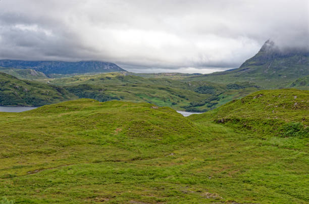 lago inchard en la costa de sutherland - north west highlands - kinlochbervie fotografías e imágenes de stock