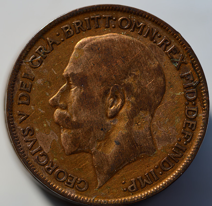 1921 British Penny reverse side showing Uncrowned portrait of King George V facing left, legend around.
Lettering:
GEORGIVS V DEI GRA:BRITT:OMN:REX FID:DEF:IND:IMP: