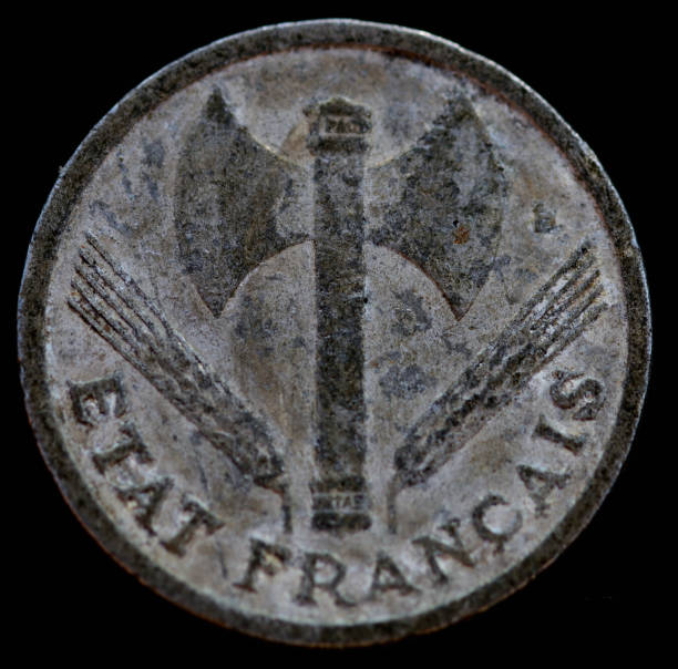 1942 1 franco vichy french state - moneda de tipo ligero anverso lateral - french silver coin fotografías e imágenes de stock
