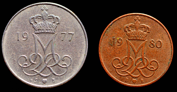 1977 Danish 10 Ore & 5 Ore coins reverse side.