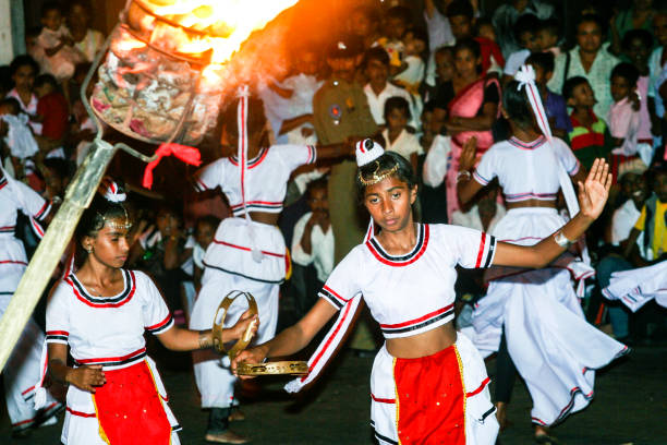 dancers participate the festival pera hera in kandy - traditional festival juggling women performer imagens e fotografias de stock