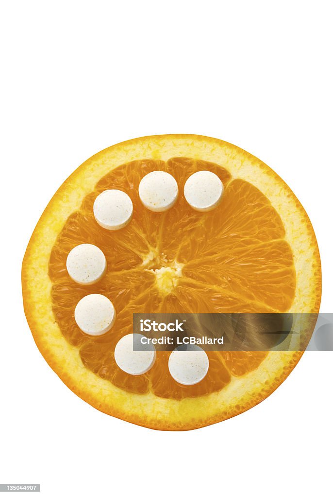 Meia laranja com vitamina C comprimido, formando a Letra C - Royalty-free Alimentação Saudável Foto de stock