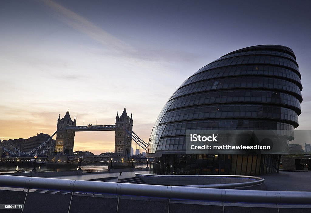 Tower Bridge & Rathaus, London - Lizenzfrei Rathaus Stock-Foto