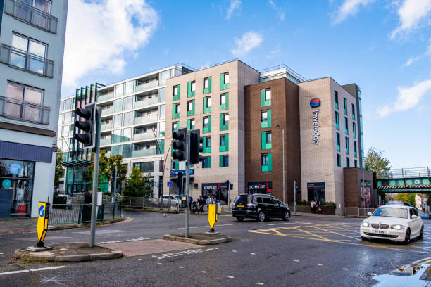 Cars Passing A Road Junction Or Intersection By A Travel Lodge Budget Hotel Complex Epsom Surrey London UK, October 31 2021, Cars Passing A Road Junction Or Intersection By A Travel Lodge Budget Hotel Complex surrey hotel southeast england england stock pictures, royalty-free photos & images