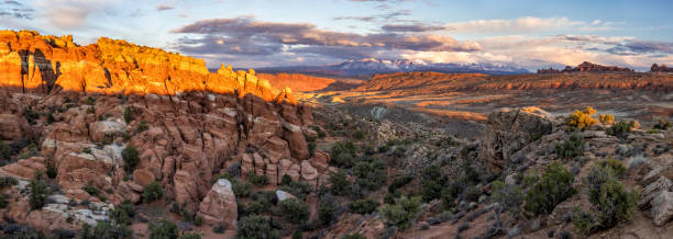 istock Fiery Furnace Salt Valley Sunset Panorama 1350518274