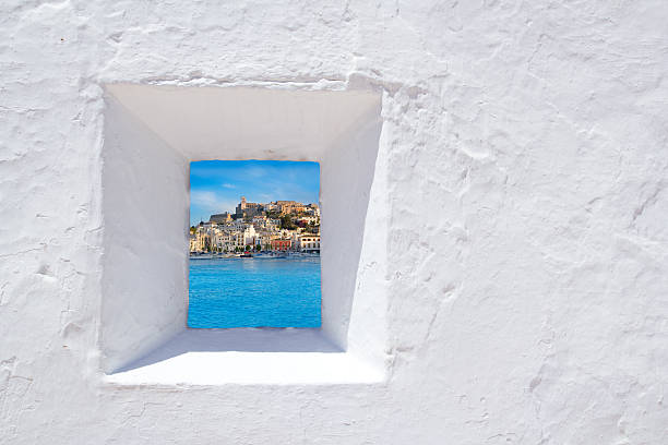 ibiza mar mediterráneo de pared blanco de la ventana - sky sea town looking at view fotografías e imágenes de stock