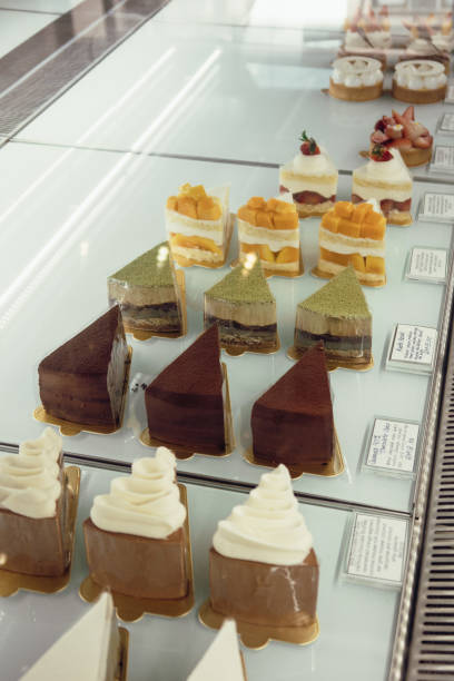 istock Petite and Entremet cakes 1350530152
