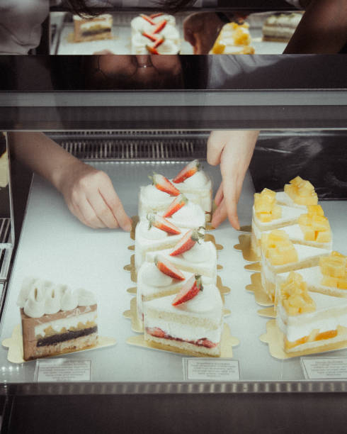 istock Petite and Entremet cakes 1350530155