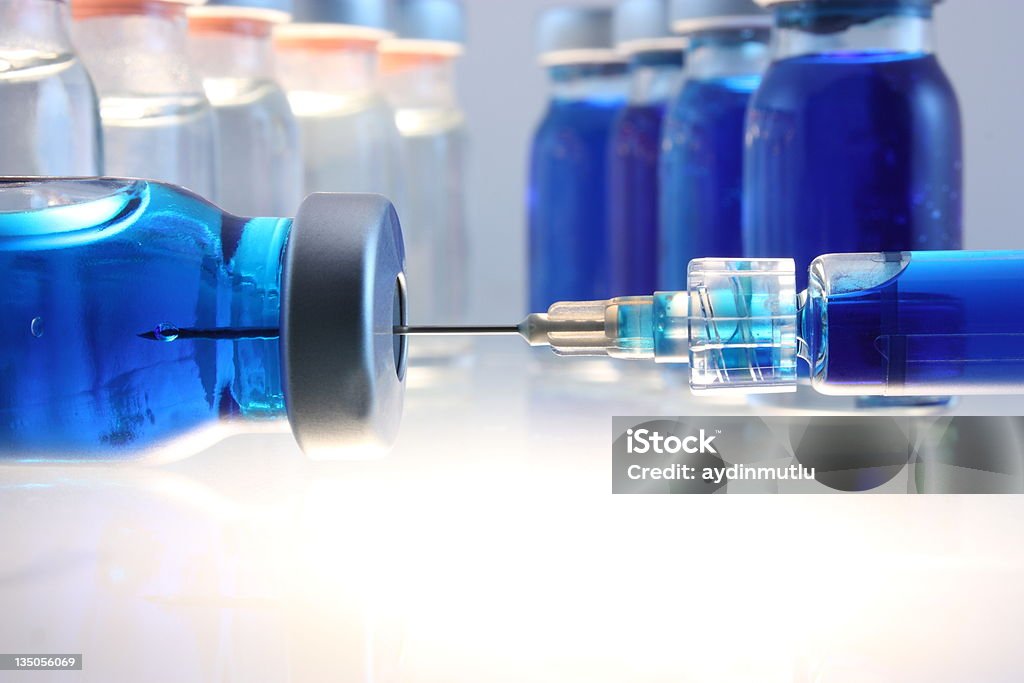 Medizinische Flaschen und Spritze - Lizenzfrei Alternative Behandlungsmethode Stock-Foto