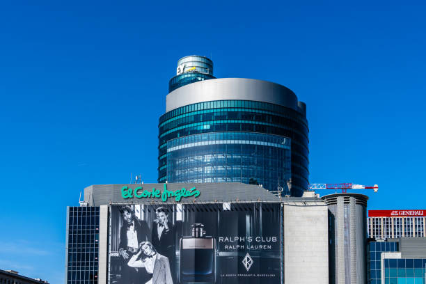 el corte ingles department store in castellana area in madrid - editorial tall luxury contemporary imagens e fotografias de stock