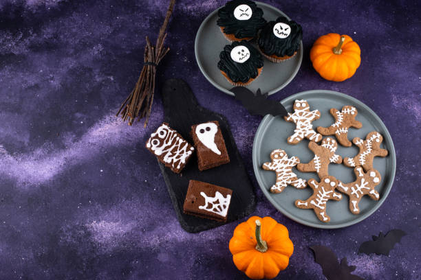 istock Set of scary Halloween desserts 1350585494