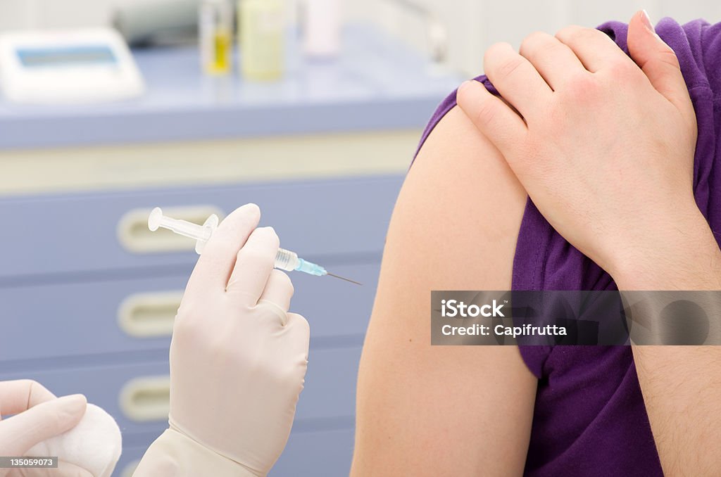 Seringa com vacinas - Foto de stock de Adulto royalty-free