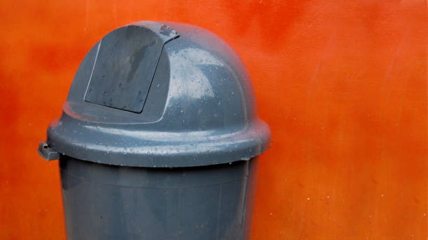 istock picture of a trash can 1350609334