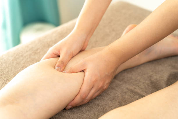 istock Massage your legs at the beauty salon 1350615437