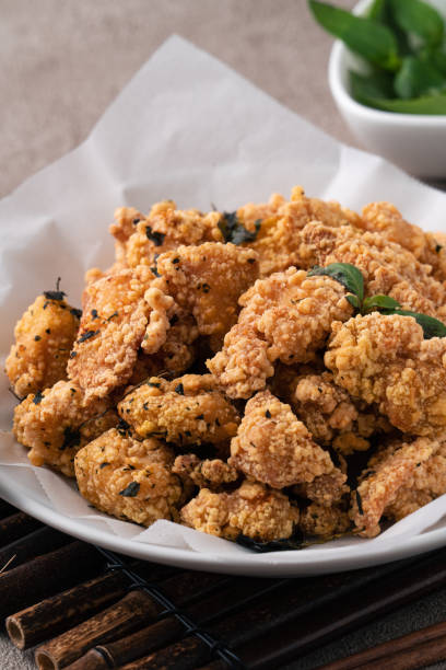 istock Delicious fried popcorn chicken in Taiwan. 1350628618