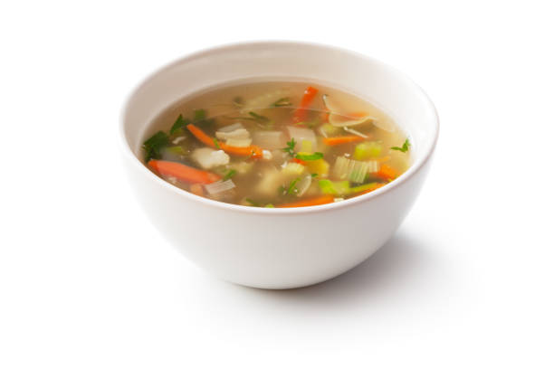 sopas: sopa de verduras aislada sobre fondo blanco - sopa de verduras fotografías e imágenes de stock