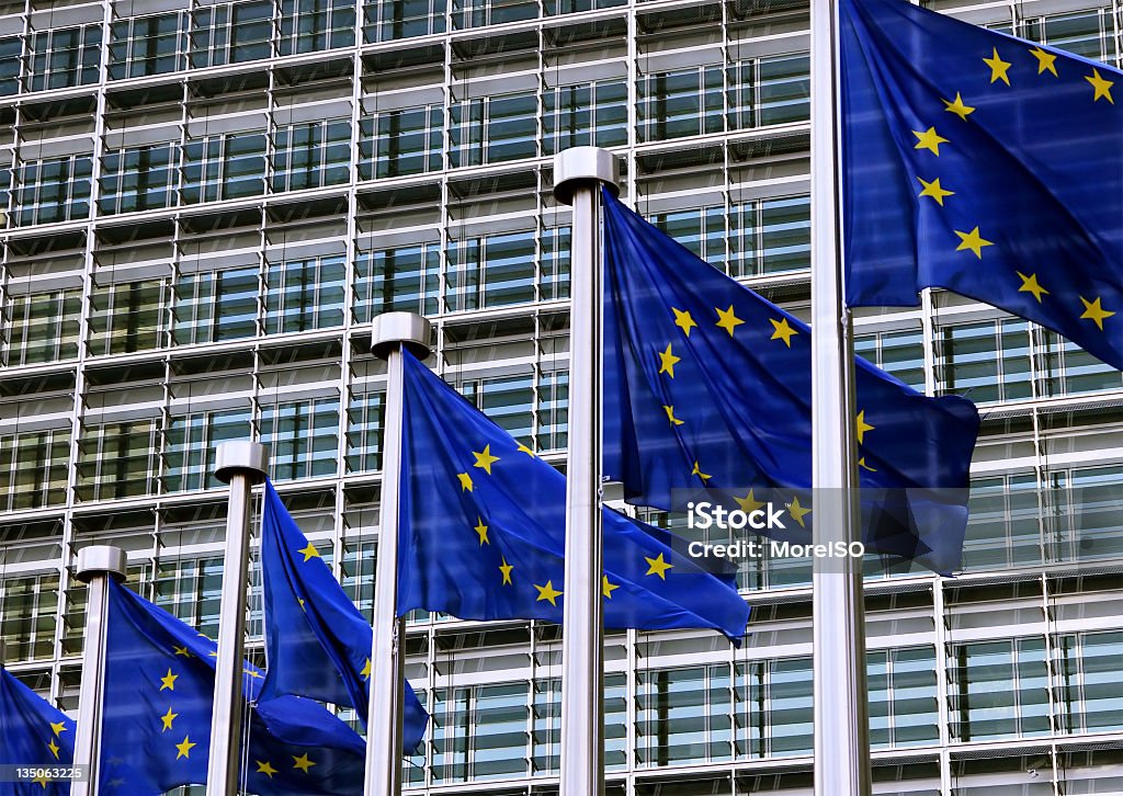 Bandeiras da União Europeia, em Bruxelas - Foto de stock de Berlaymont royalty-free