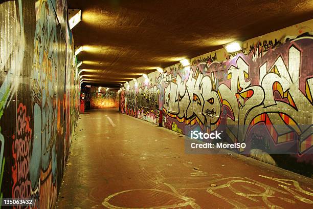 지하 터널 그래피티에 대한 스톡 사진 및 기타 이미지 - 그래피티, 터널, 0명