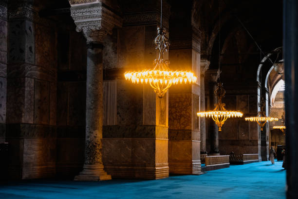 interior de la mezquita de santa sofía - byzantine aya sofya light lighting equipment fotografías e imágenes de stock