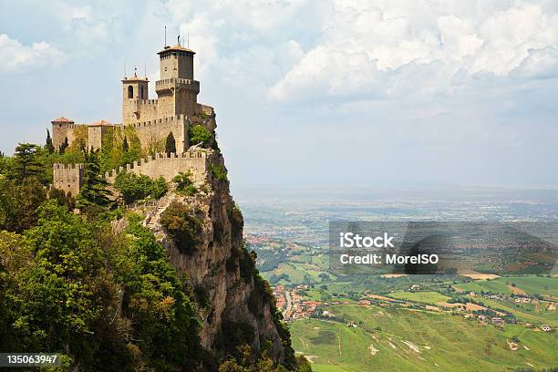 Castillo De San Marino Foto de stock y más banco de imágenes de Castillo - Estructura de edificio - Castillo - Estructura de edificio, San Marino, Medieval